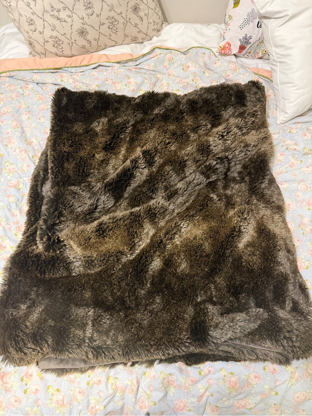 Restoration Hardware Luxe Faux Fur Throw in Rich Brown - Picture 7 of 9
